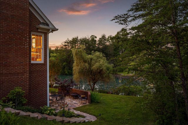 6 Ives Lake Road, Signal Mountain, TN 37377