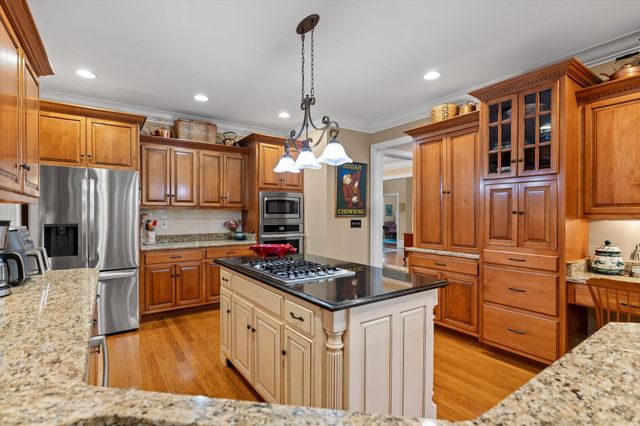 6 Ives Lake Road, Signal Mountain, TN 37377