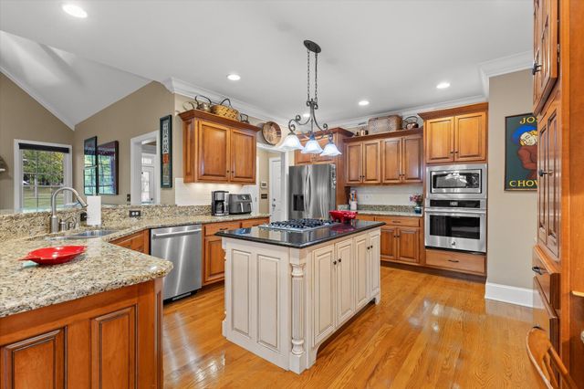 6 Ives Lake Road, Signal Mountain, TN 37377