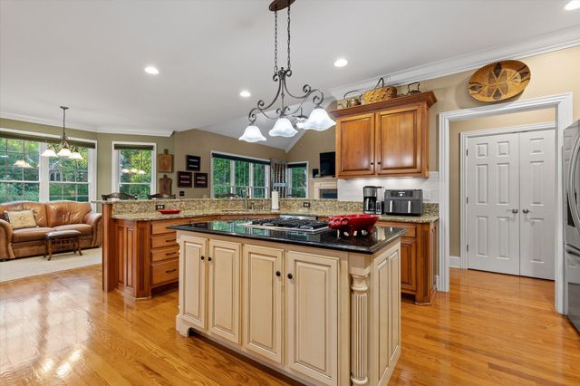 6 Ives Lake Road, Signal Mountain, TN 37377