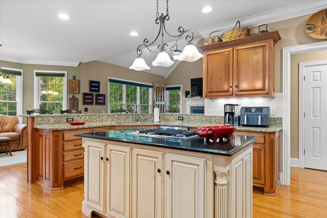 6 Ives Lake Road, Signal Mountain, TN 37377