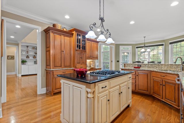 6 Ives Lake Road, Signal Mountain, TN 37377