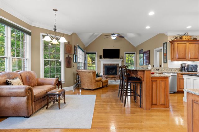 6 Ives Lake Road, Signal Mountain, TN 37377