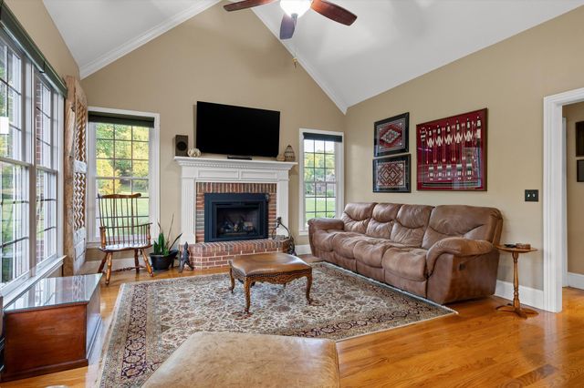 6 Ives Lake Road, Signal Mountain, TN 37377