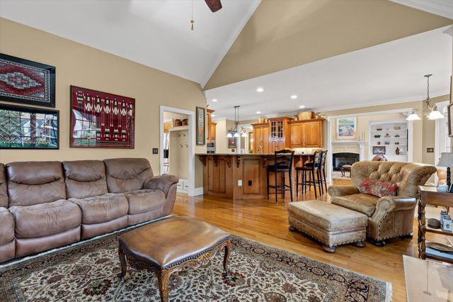 6 Ives Lake Road, Signal Mountain, TN 37377