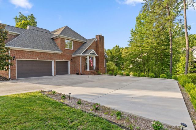 6 Ives Lake Road, Signal Mountain, TN 37377