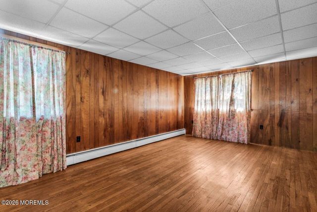 11 Hemlock Road, Howell, NJ 07731