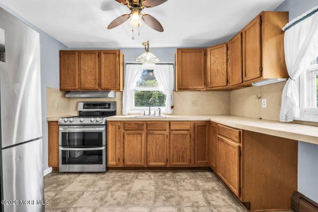 11 Hemlock Road, Howell, NJ 07731