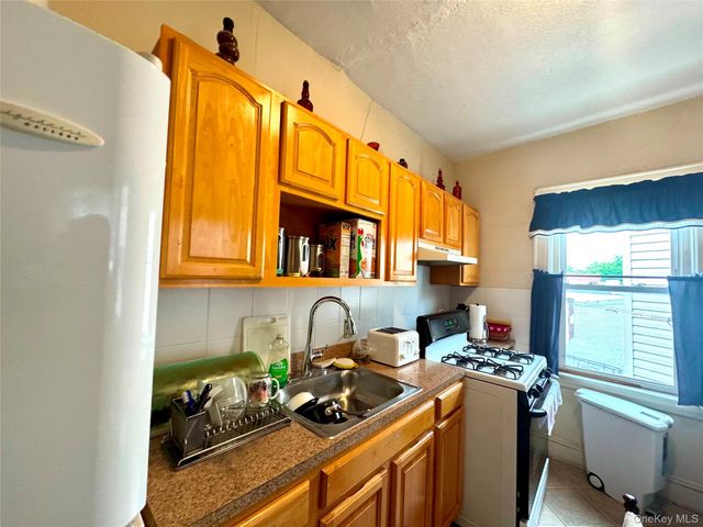 76-22 60th Lane, Glendale, NY 11385