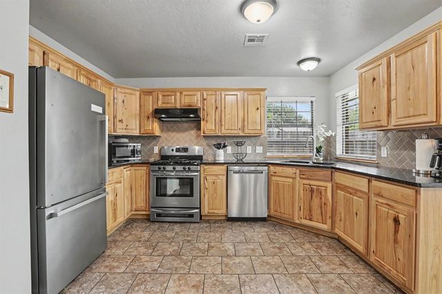 200 Taos, Edmond, OK 73013