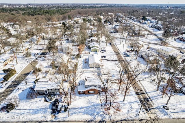 70 Oak Ridge Parkway, Toms River, NJ 08755