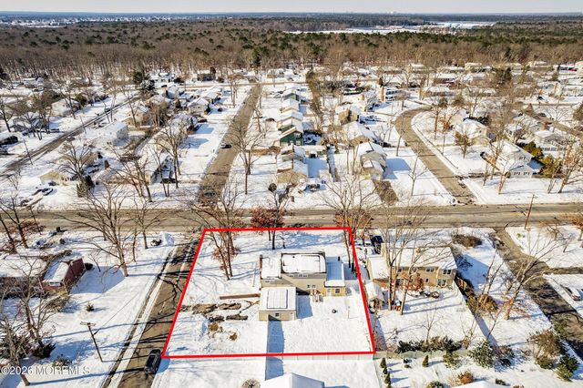 70 Oak Ridge Parkway, Toms River, NJ 08755