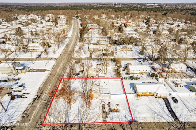 70 Oak Ridge Parkway, Toms River, NJ 08755