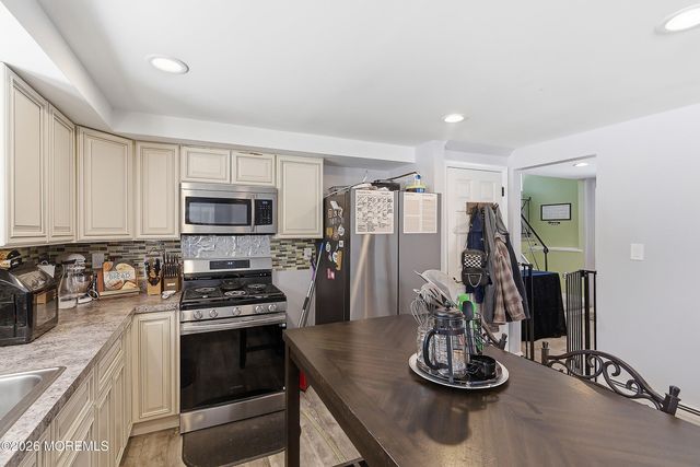 70 Oak Ridge Parkway, Toms River, NJ 08755