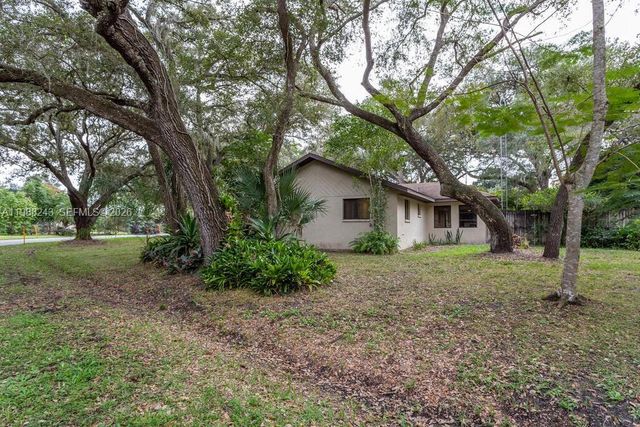 1625 Sunkist Way, Fort Myers, FL 33905