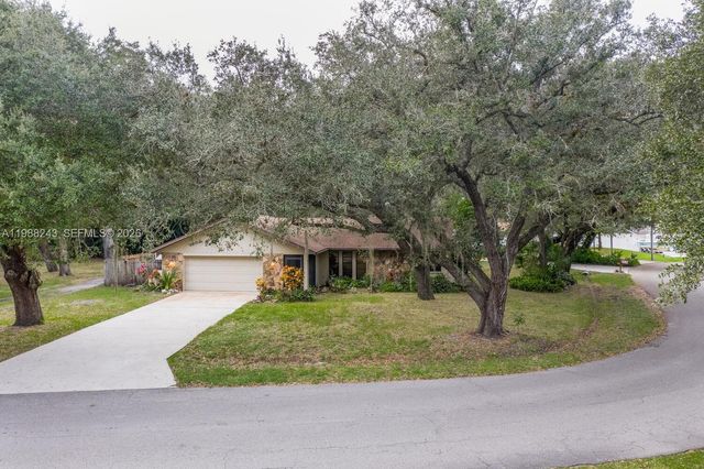1625 Sunkist Way, Fort Myers, FL 33905