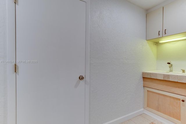 1625 Sunkist Way, Fort Myers, FL 33905