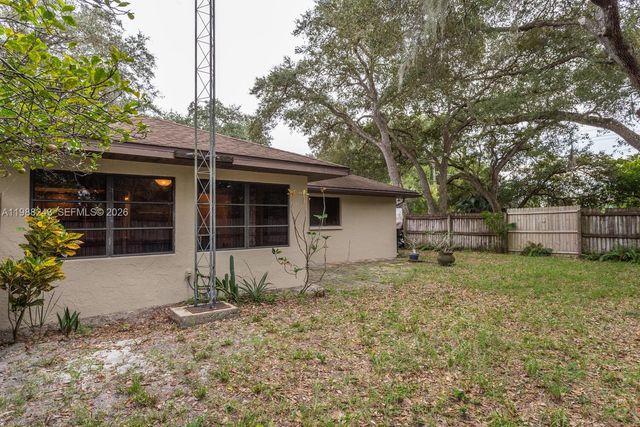 1625 Sunkist Way, Fort Myers, FL 33905