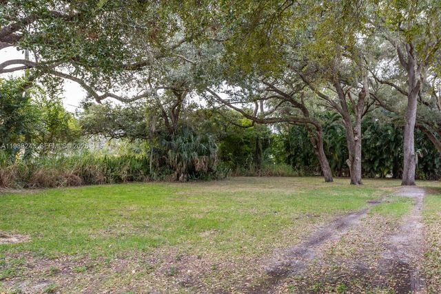 1625 Sunkist Way, Fort Myers, FL 33905