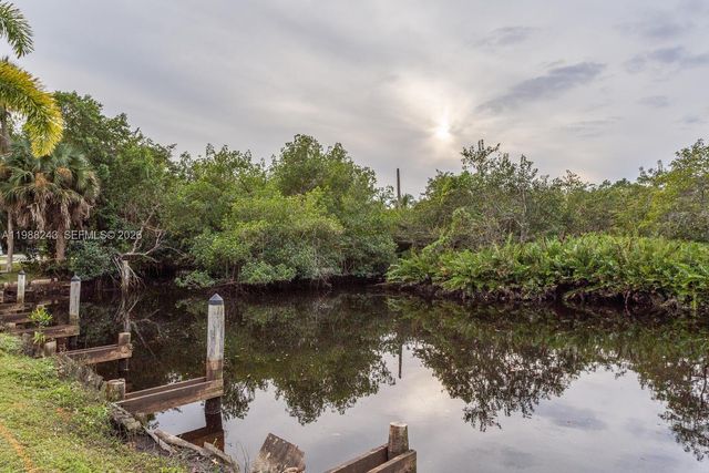 1625 Sunkist Way, Fort Myers, FL 33905