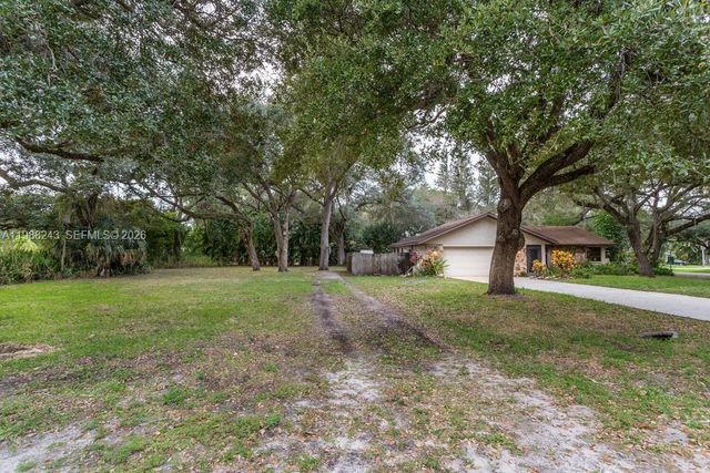 1625 Sunkist Way, Fort Myers, FL 33905