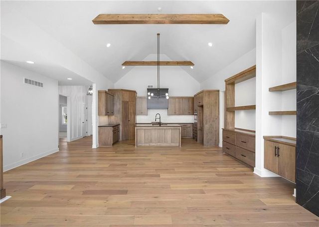 18625 Reinhardt Street, Overland Park, KS 66085