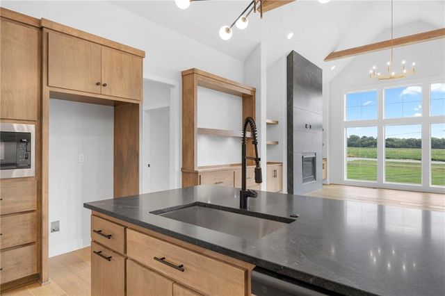 18625 Reinhardt Street, Overland Park, KS 66085