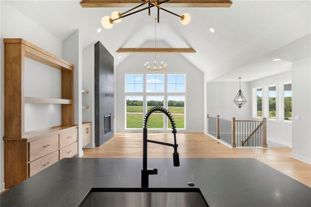 18625 Reinhardt Street, Overland Park, KS 66085