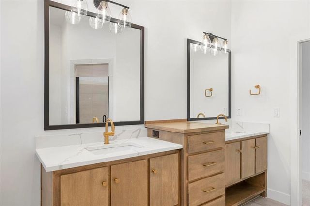 18625 Reinhardt Street, Overland Park, KS 66085