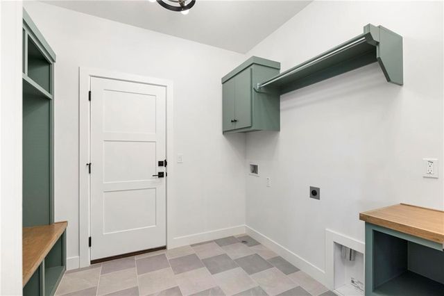 18625 Reinhardt Street, Overland Park, KS 66085