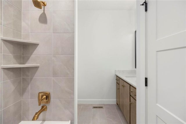 18625 Reinhardt Street, Overland Park, KS 66085