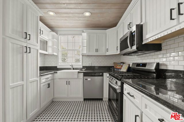 1018 Havenhurst Drive, West Hollywood, CA 90046