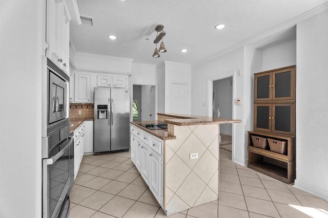 7635 Ameswood Road, Houston, TX 77095
