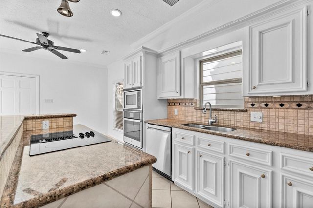 7635 Ameswood Road, Houston, TX 77095