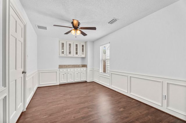 7635 Ameswood Road, Houston, TX 77095