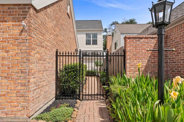 7635 Ameswood Road, Houston, TX 77095