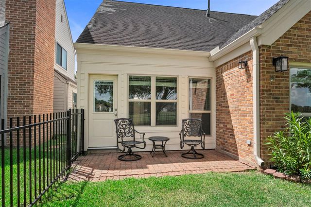 7635 Ameswood Road, Houston, TX 77095
