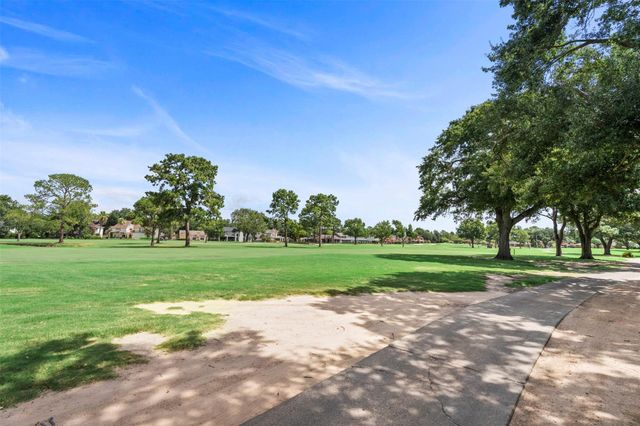 7635 Ameswood Road, Houston, TX 77095