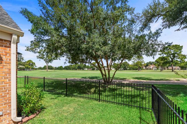 7635 Ameswood Road, Houston, TX 77095
