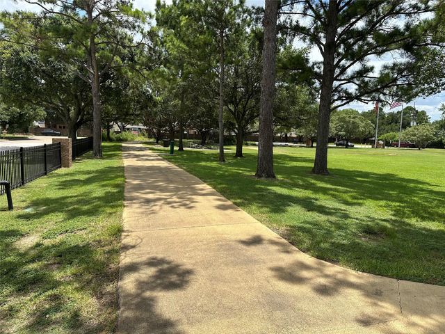 7635 Ameswood Road, Houston, TX 77095