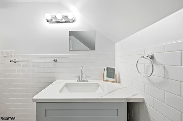 198 W Northfield Rd, Livingston Twp., NJ 07039