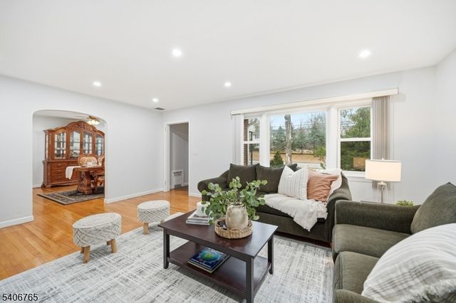 198 W Northfield Rd, Livingston Twp., NJ 07039