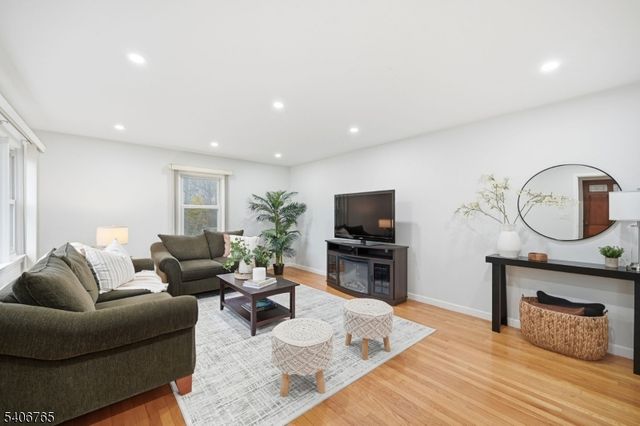 198 W Northfield Rd, Livingston Twp., NJ 07039