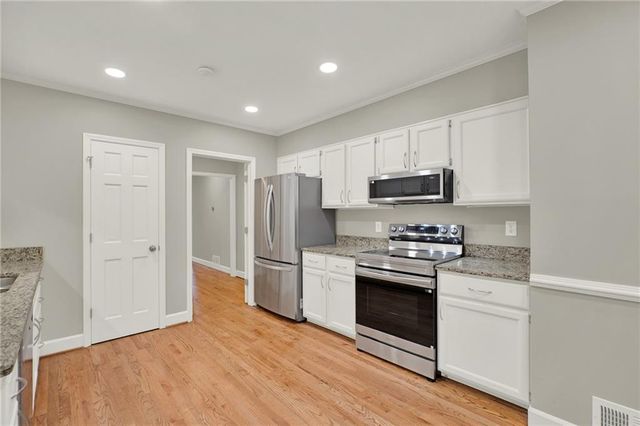 935 Lenox Hill NE Court, Atlanta, GA 30324