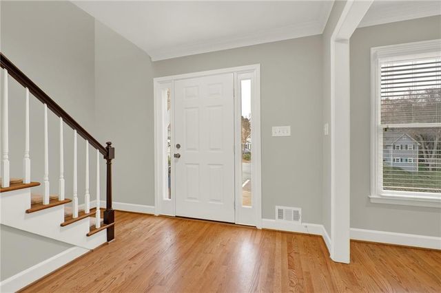 935 Lenox Hill NE Court, Atlanta, GA 30324