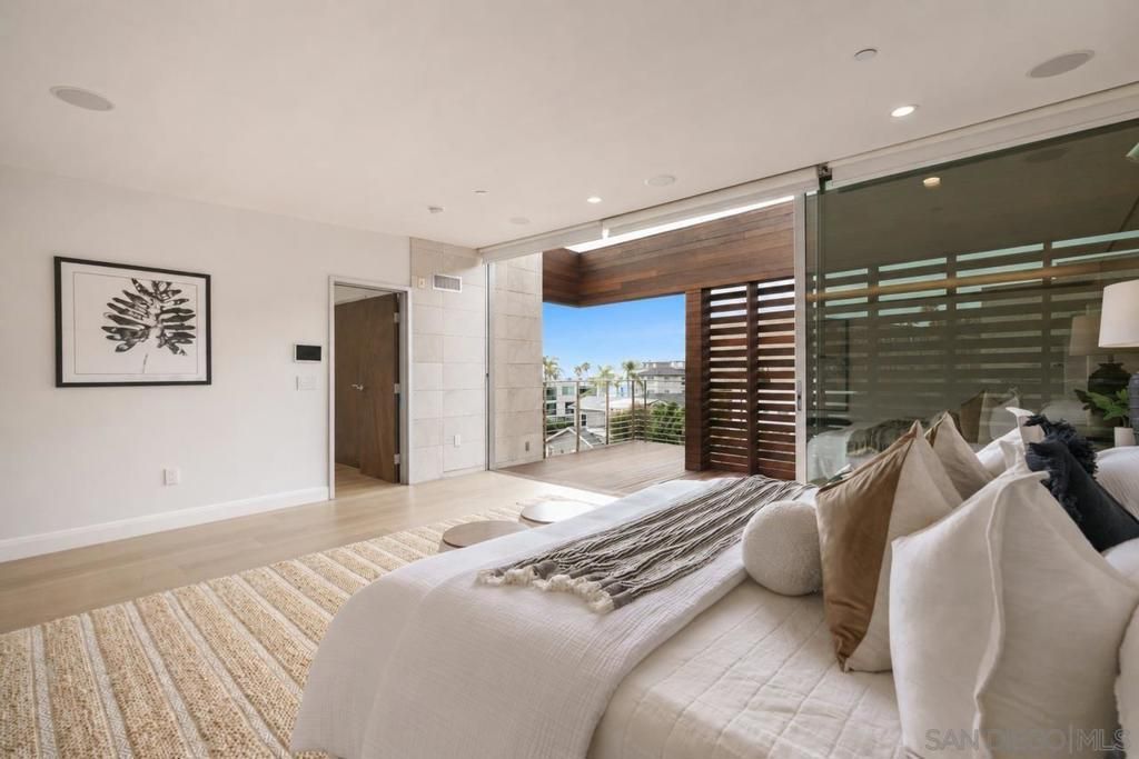 Image 15 of property listing at 419 Ravina Street, La Jolla, CA 92037