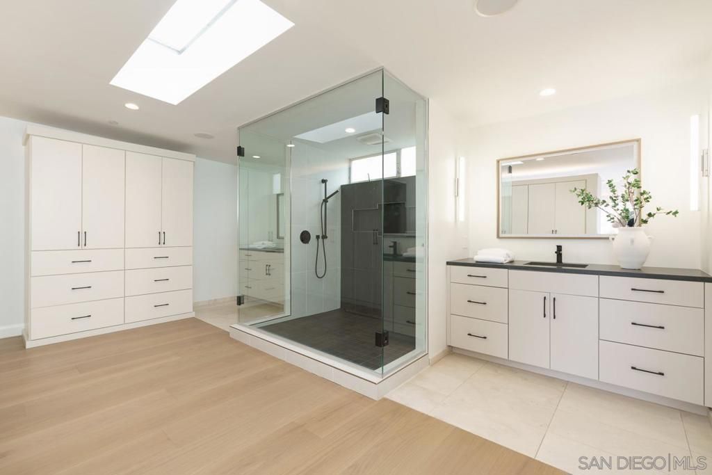 Image 17 of property listing at 419 Ravina Street, La Jolla, CA 92037