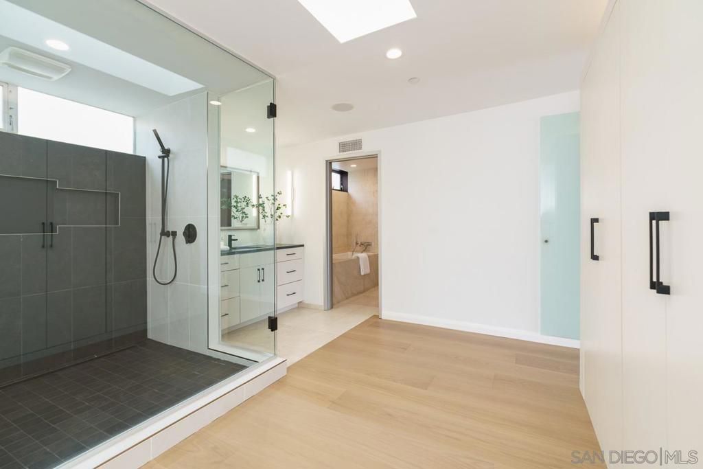 Image 18 of property listing at 419 Ravina Street, La Jolla, CA 92037