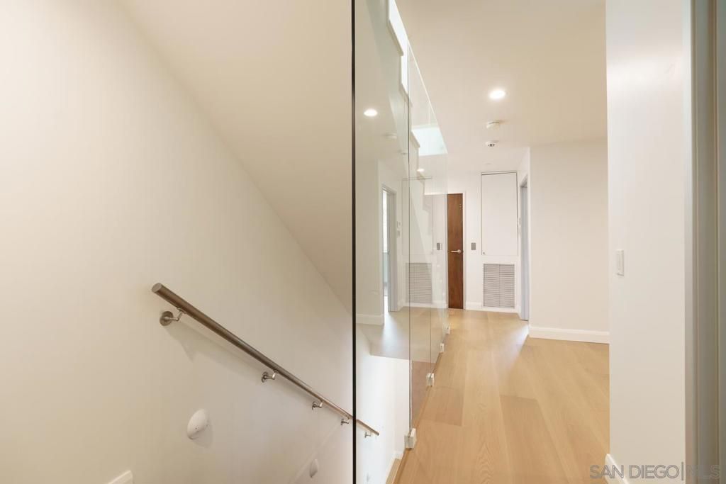 Image 19 of property listing at 419 Ravina Street, La Jolla, CA 92037