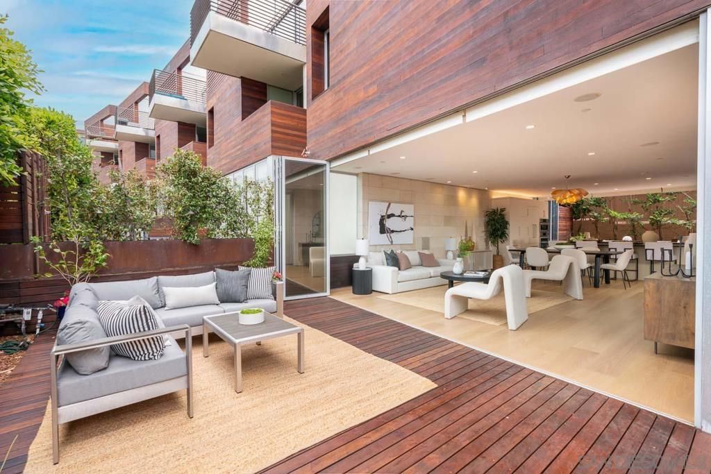 Image 2 of property listing at 419 Ravina Street, La Jolla, CA 92037